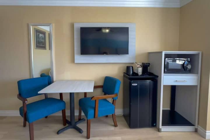 Room 13 of 22